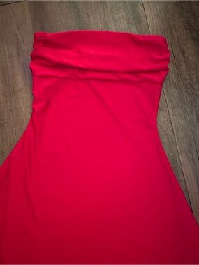 windsor red dress short She's A Keeper Satin Mini This velvet mini doesnt whisperit walks in with confidence built into every curve Vacation Sundress Review: Flattering Windsor